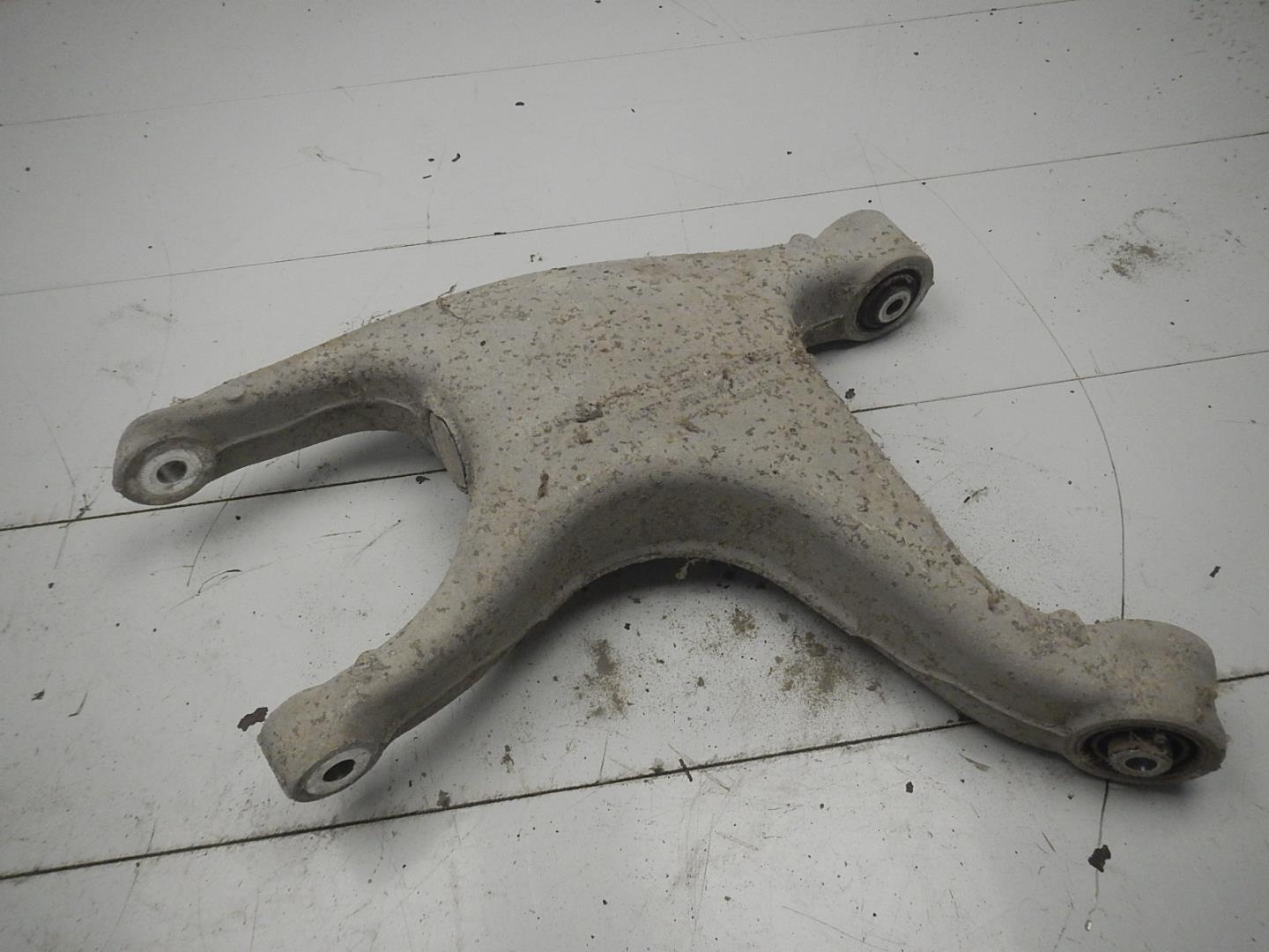 Рычаг задний нижний левый