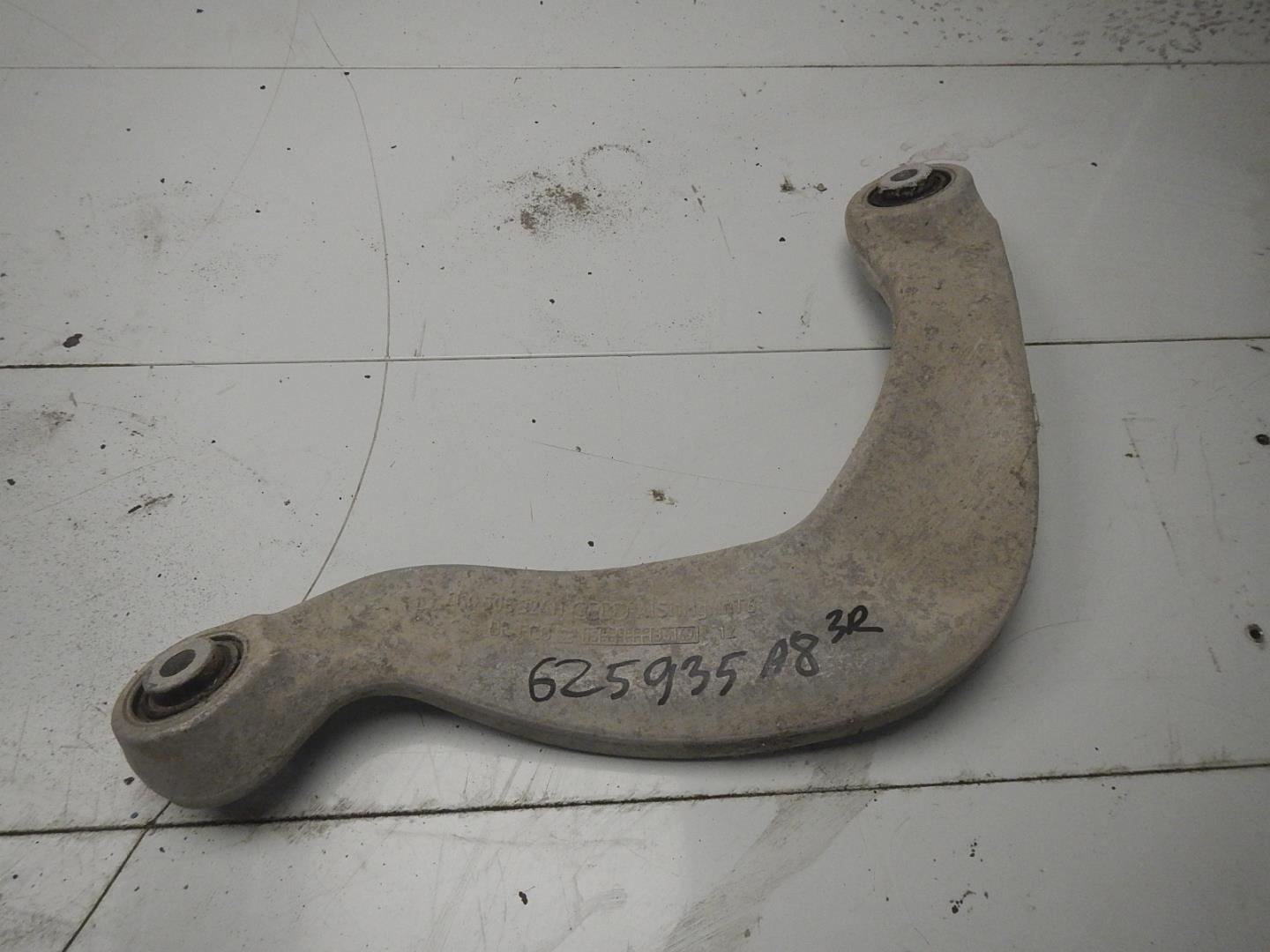 Рычаг задний верхний правый