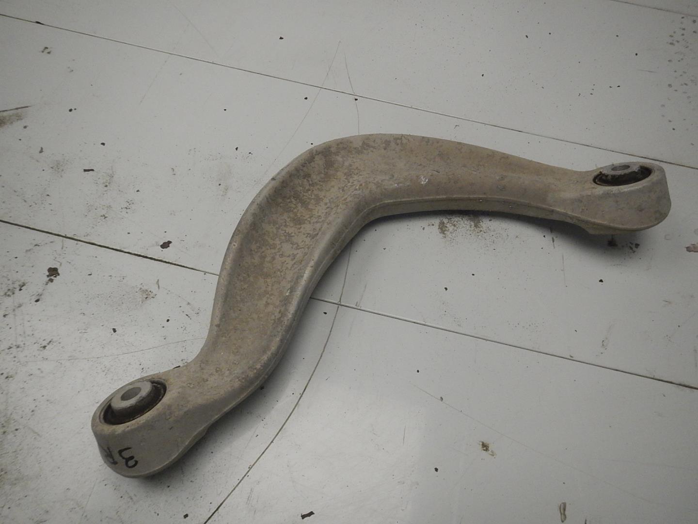 Рычаг задний верхний правый