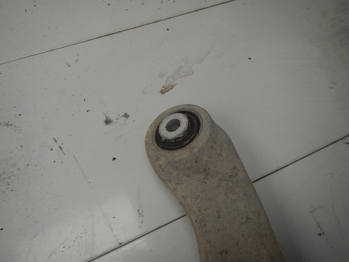 Рычаг задний верхний правый