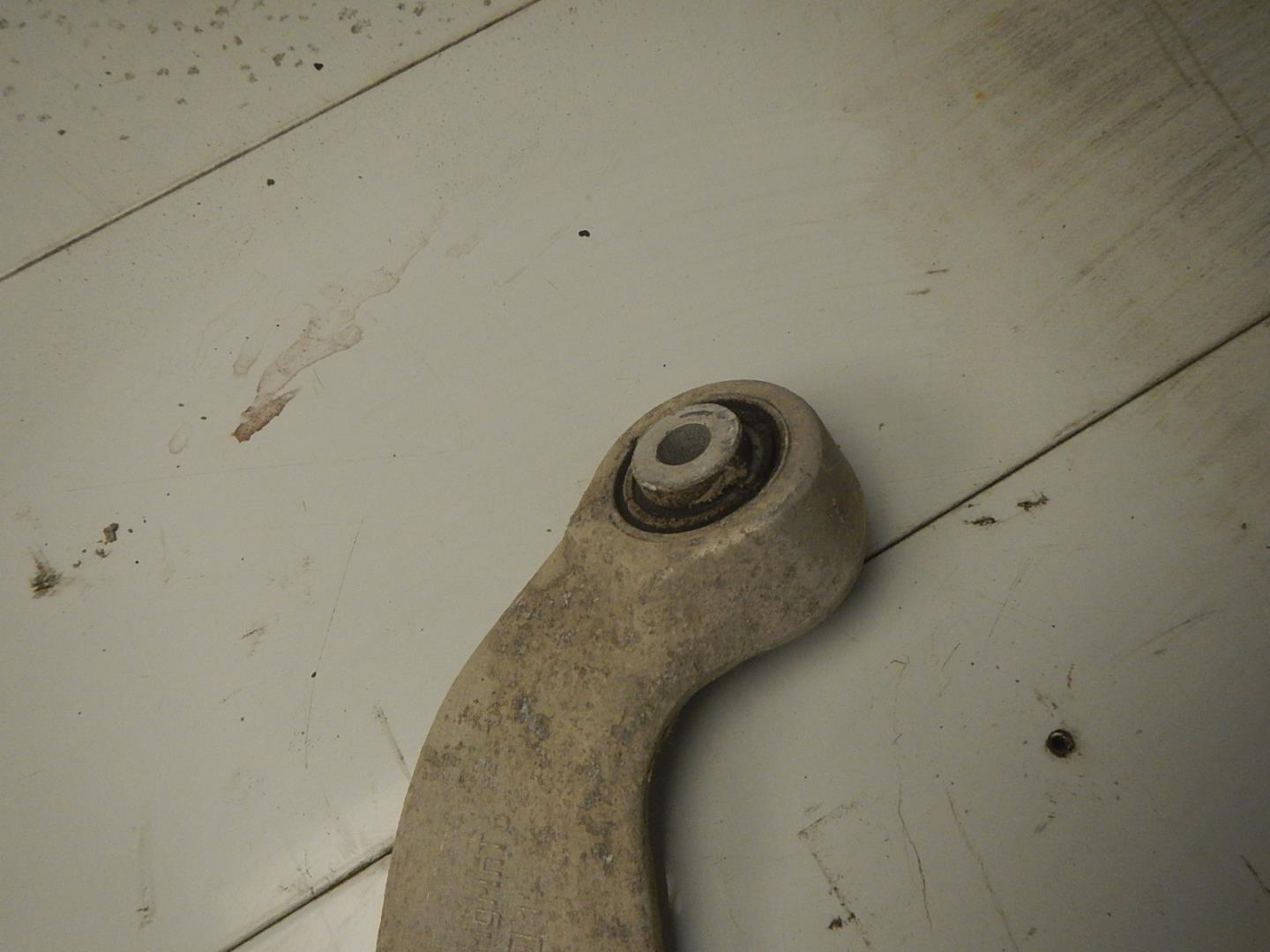 Рычаг задний верхний левый