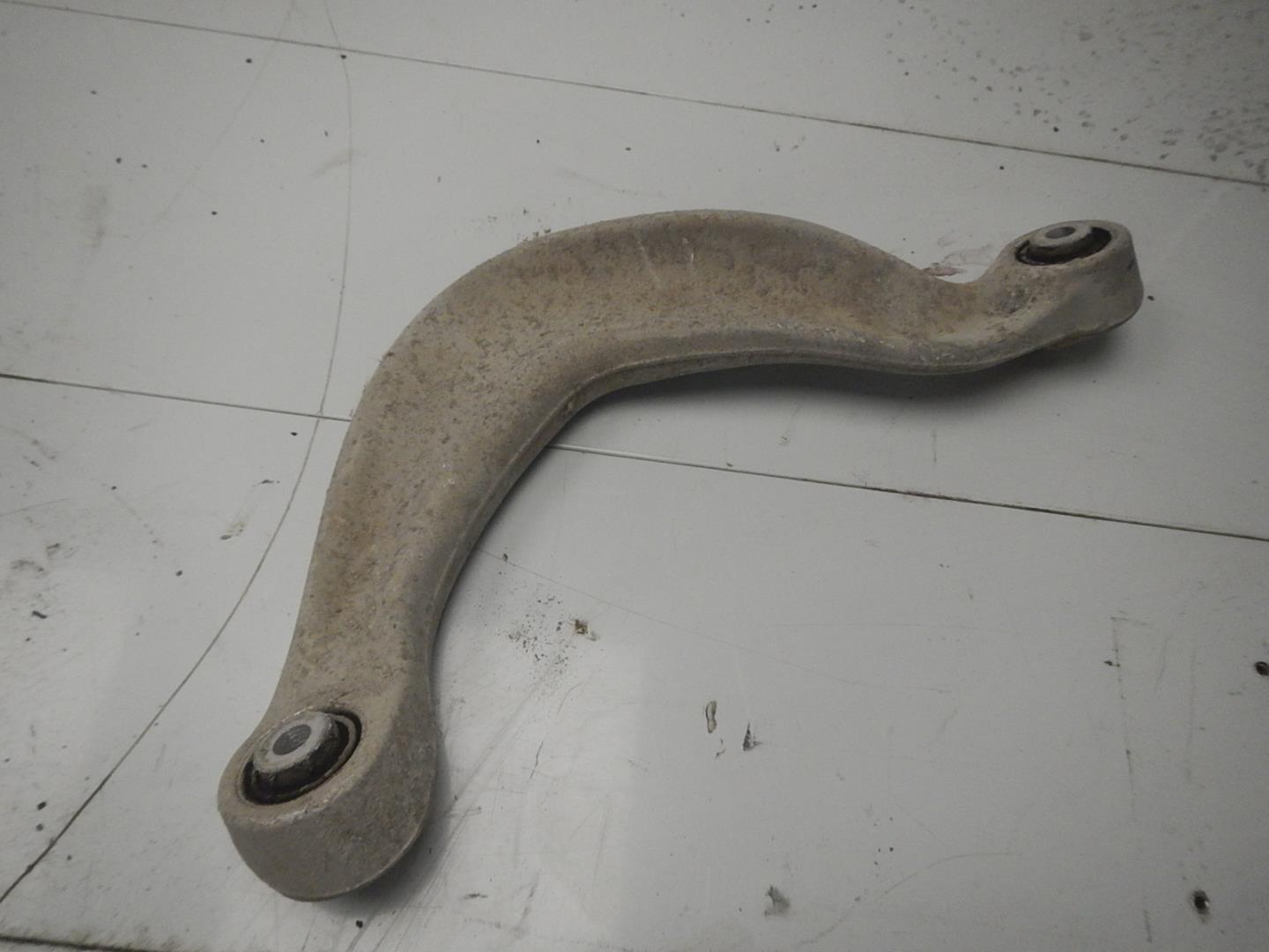 Рычаг задний верхний левый