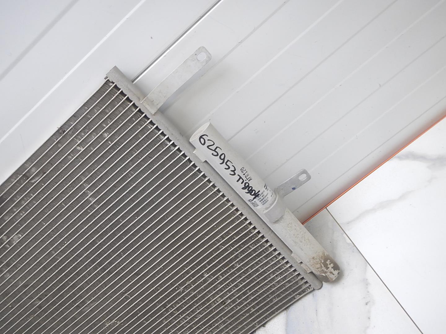 Радиатор кондиционера / конденсер