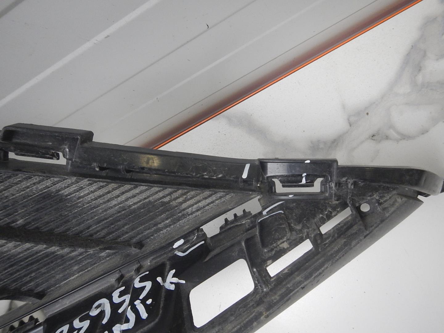 Решетка в бампер центральная