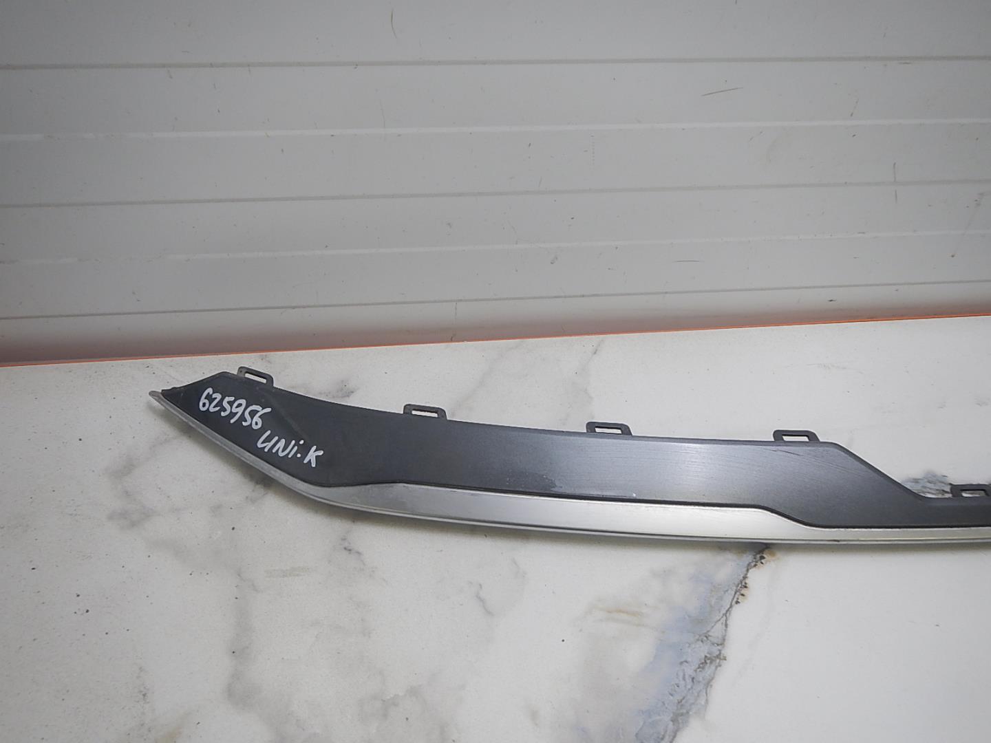 Накладка переднего бампера