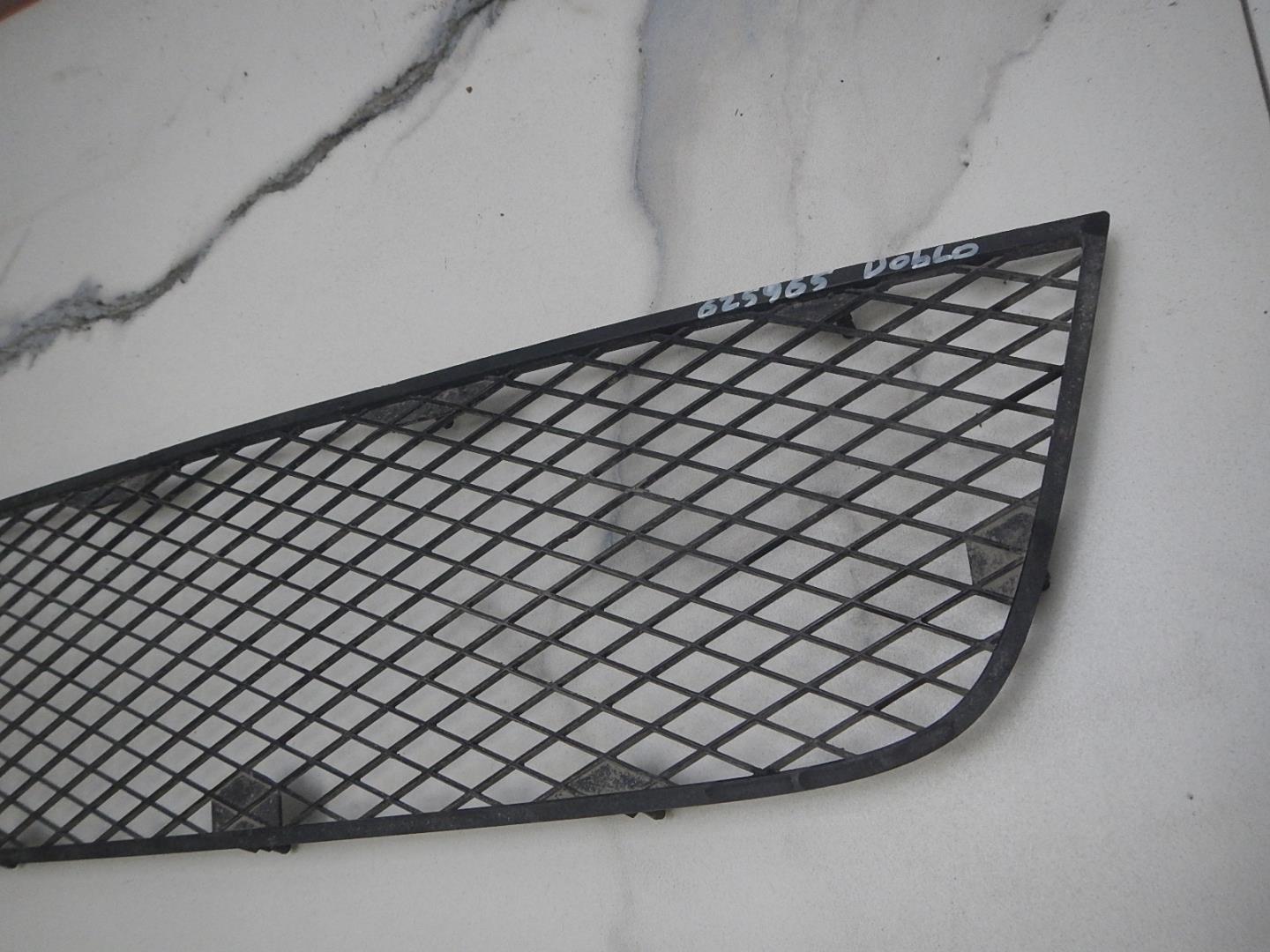 Решетка в бампер центральная