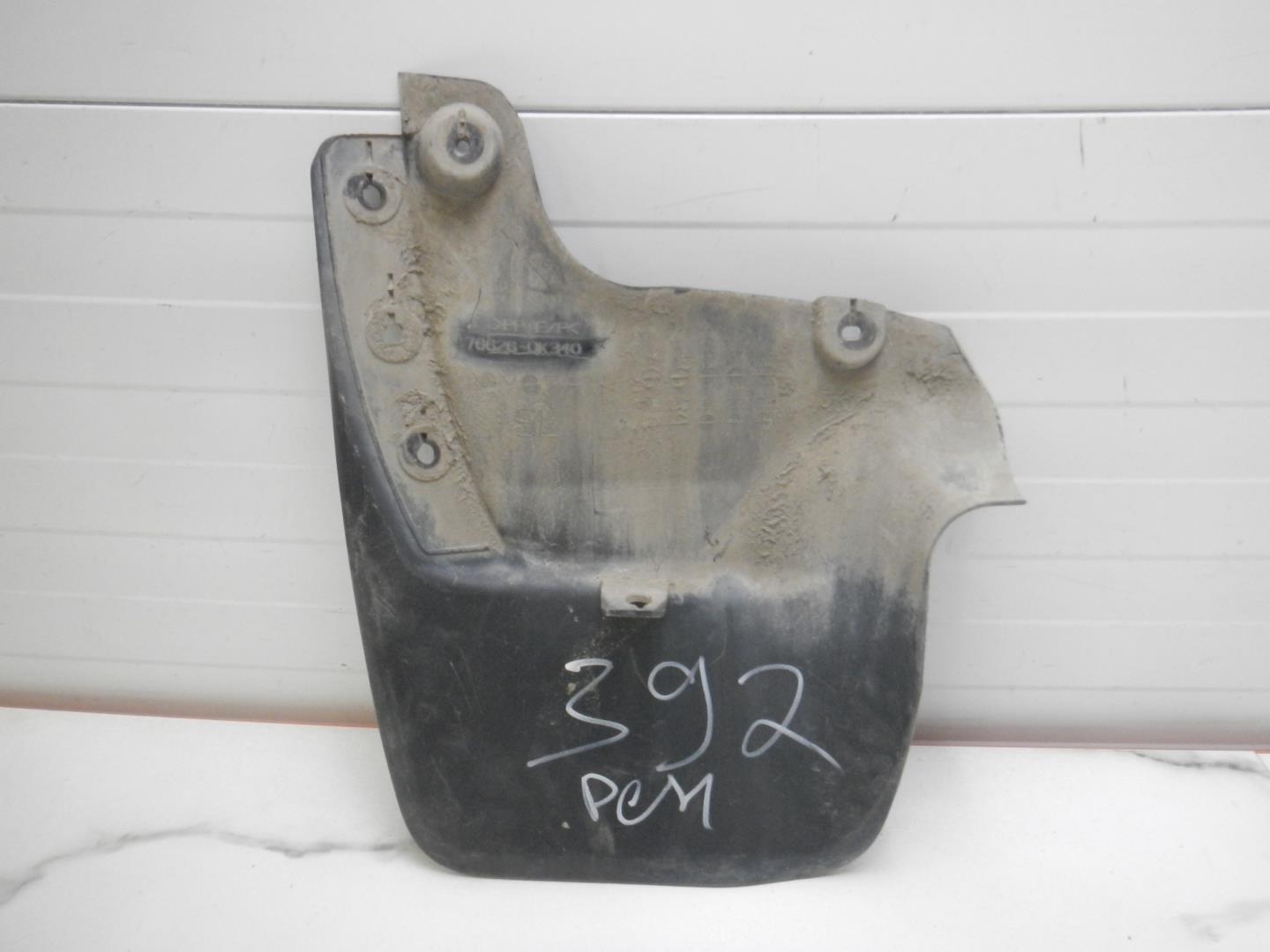 Брызговик задний левый