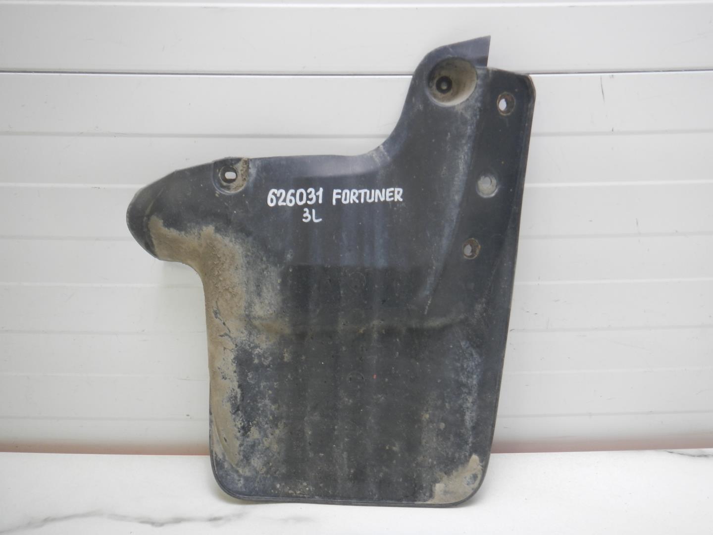 Брызговик задний левый