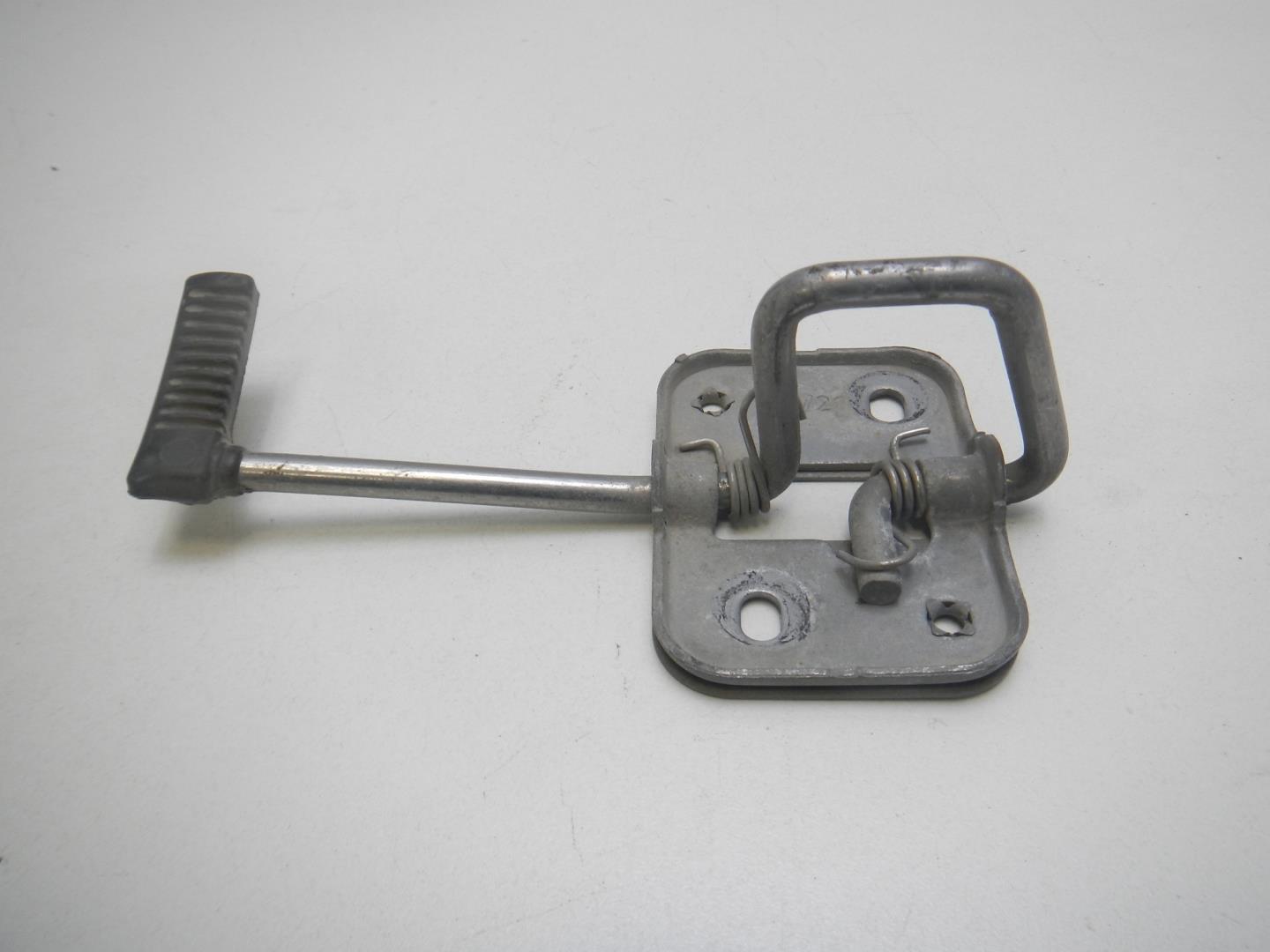 Крючок капота для Rapid 2020>