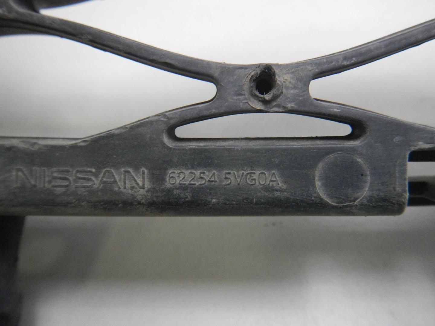 Решетка в бампер центральная