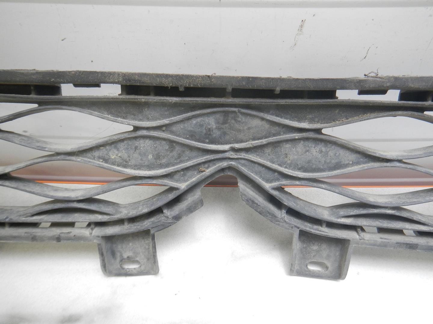 Решетка в бампер центральная