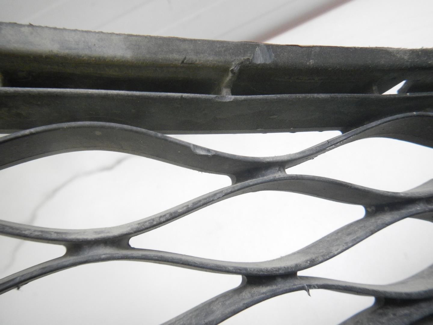 Решетка в бампер центральная