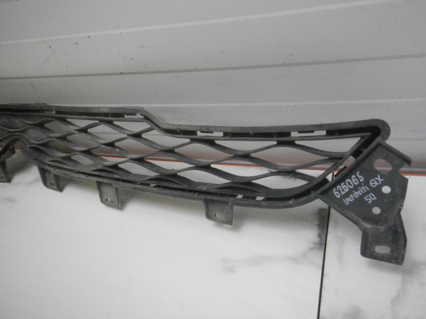 Решетка в бампер центральная