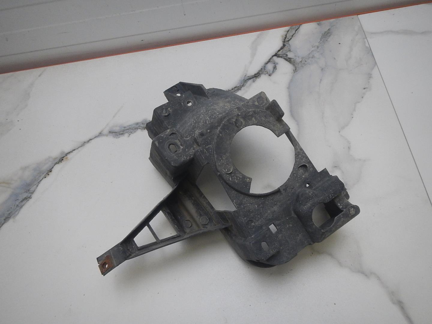 Кронштейн фары противотуманной левой