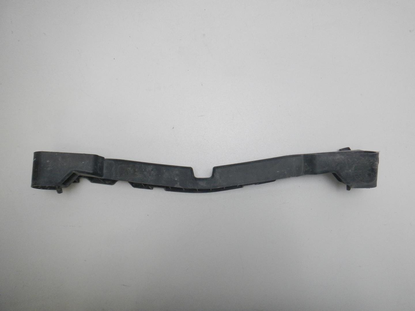 Кронштейн переднего бампера