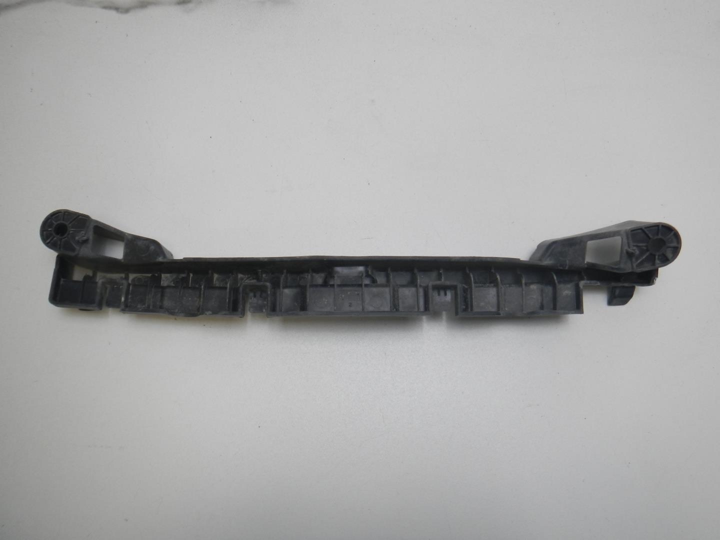 Кронштейн переднего бампера