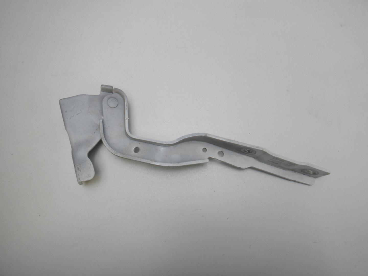 Петля капота левая