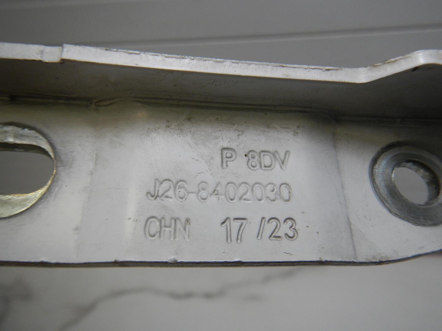 Петля капота левая