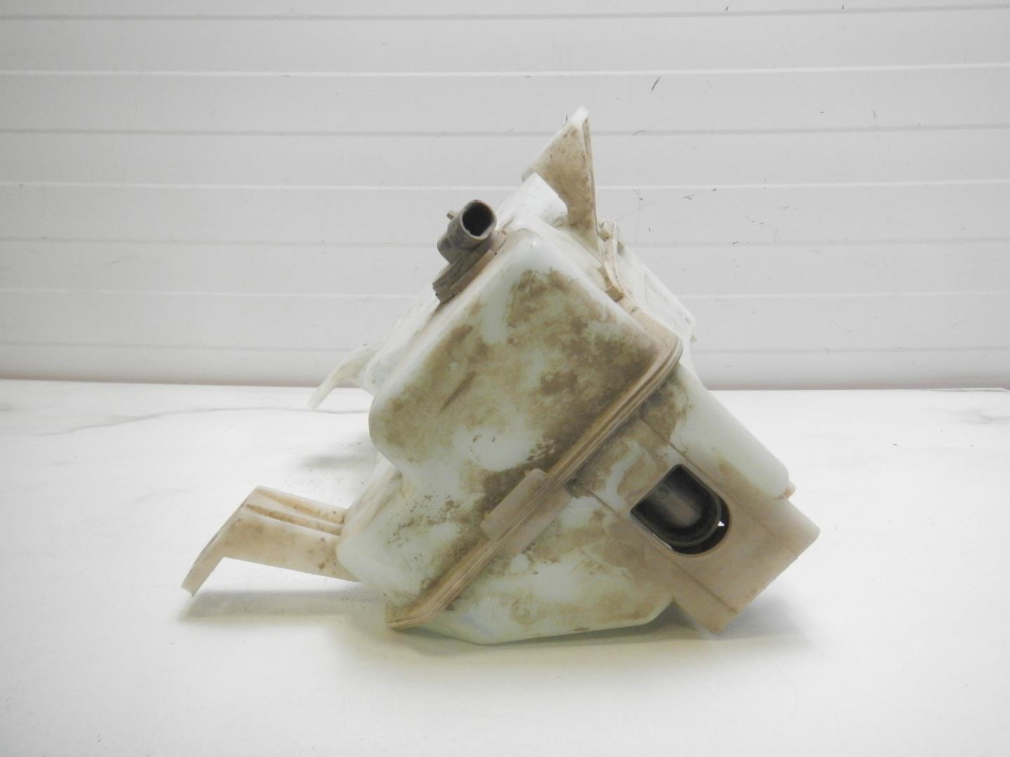 Бачок омывателя лобового стекла