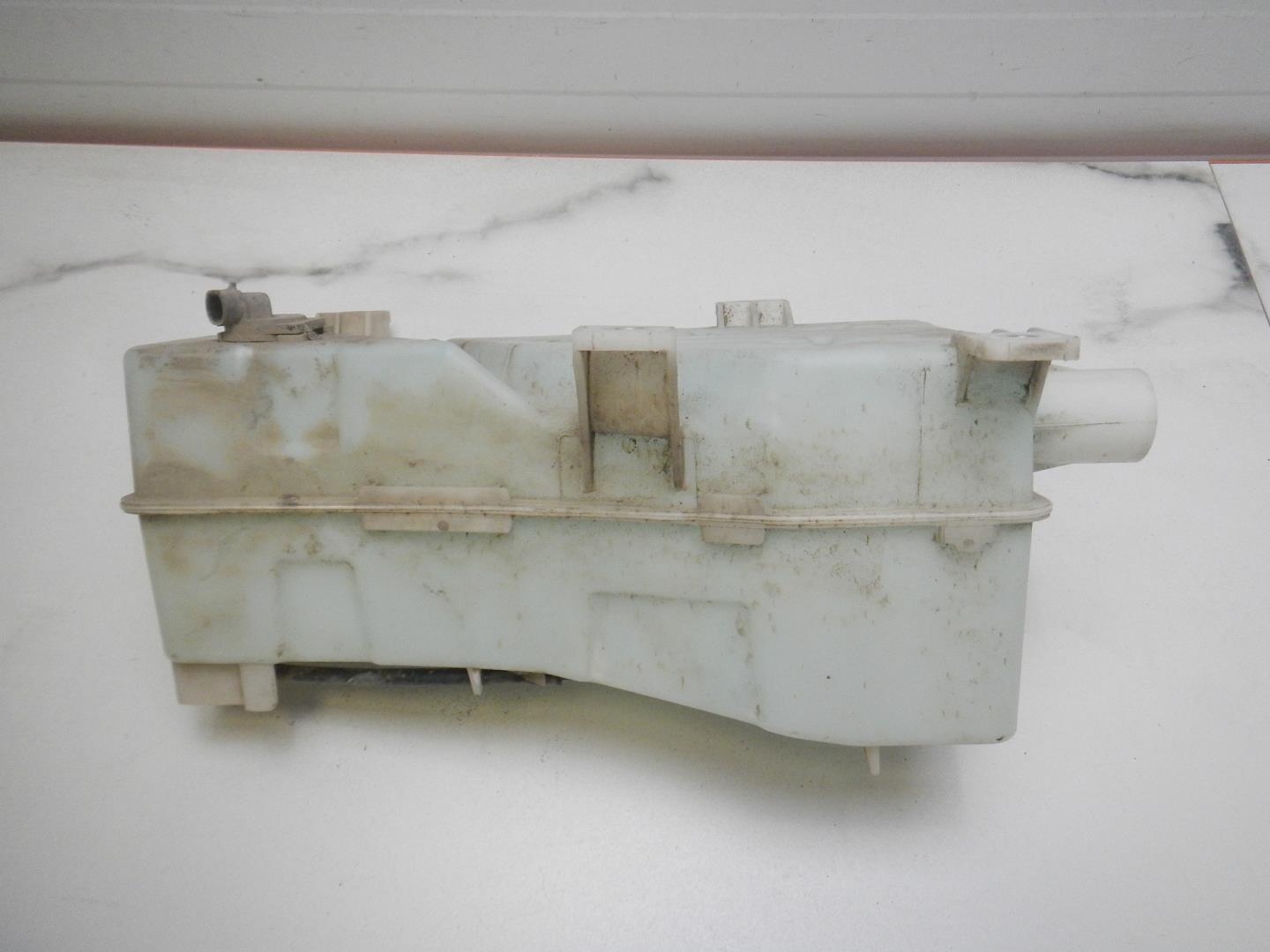 Бачок омывателя лобового стекла