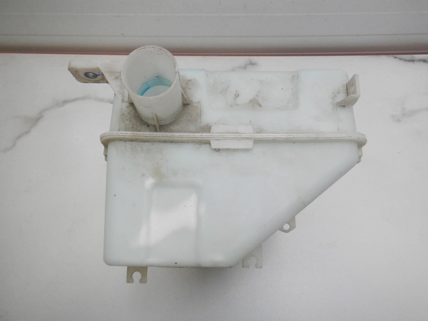 Бачок омывателя лобового стекла