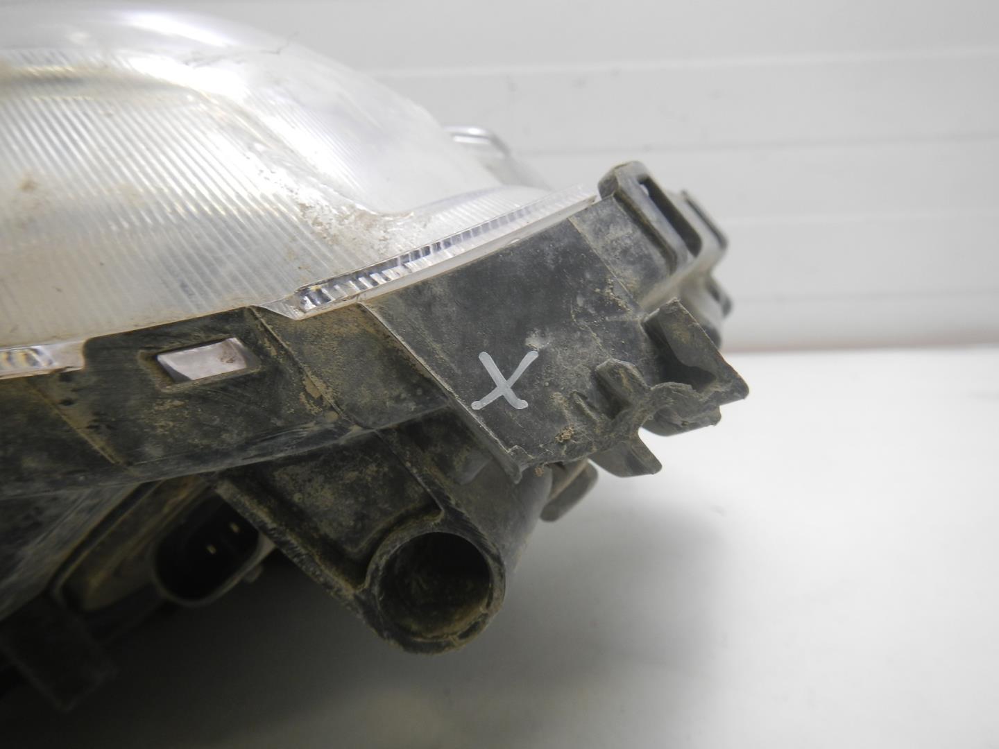 Фара противотуманная левая