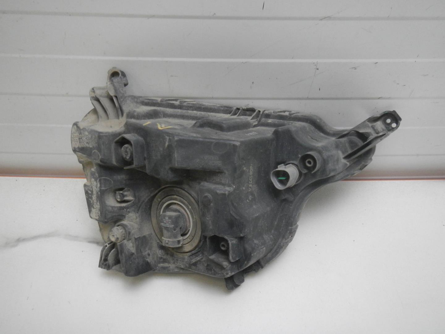 Фара противотуманная левая