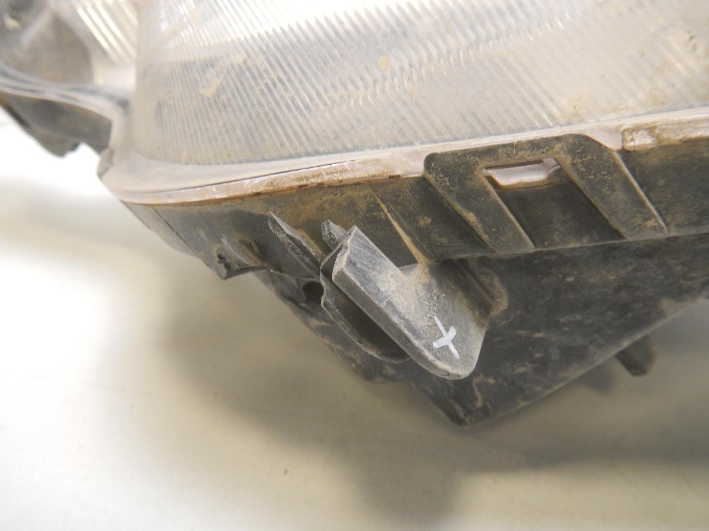 Фара противотуманная левая