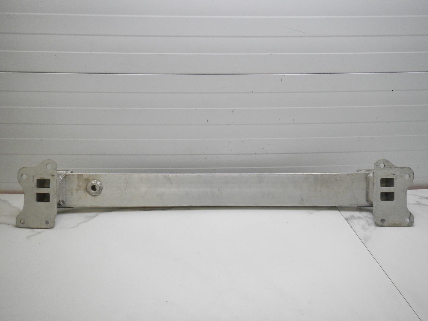 Усилитель переднего бампера