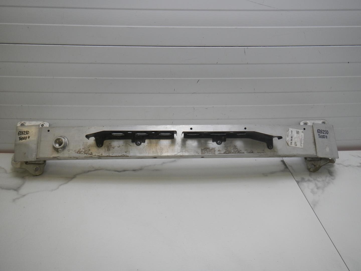 Усилитель переднего бампера