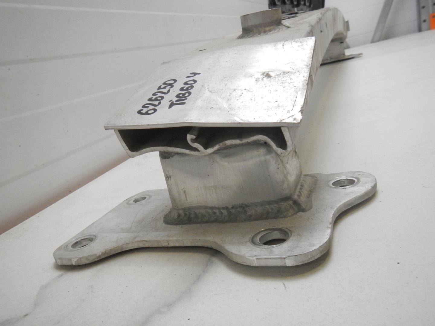 Усилитель переднего бампера