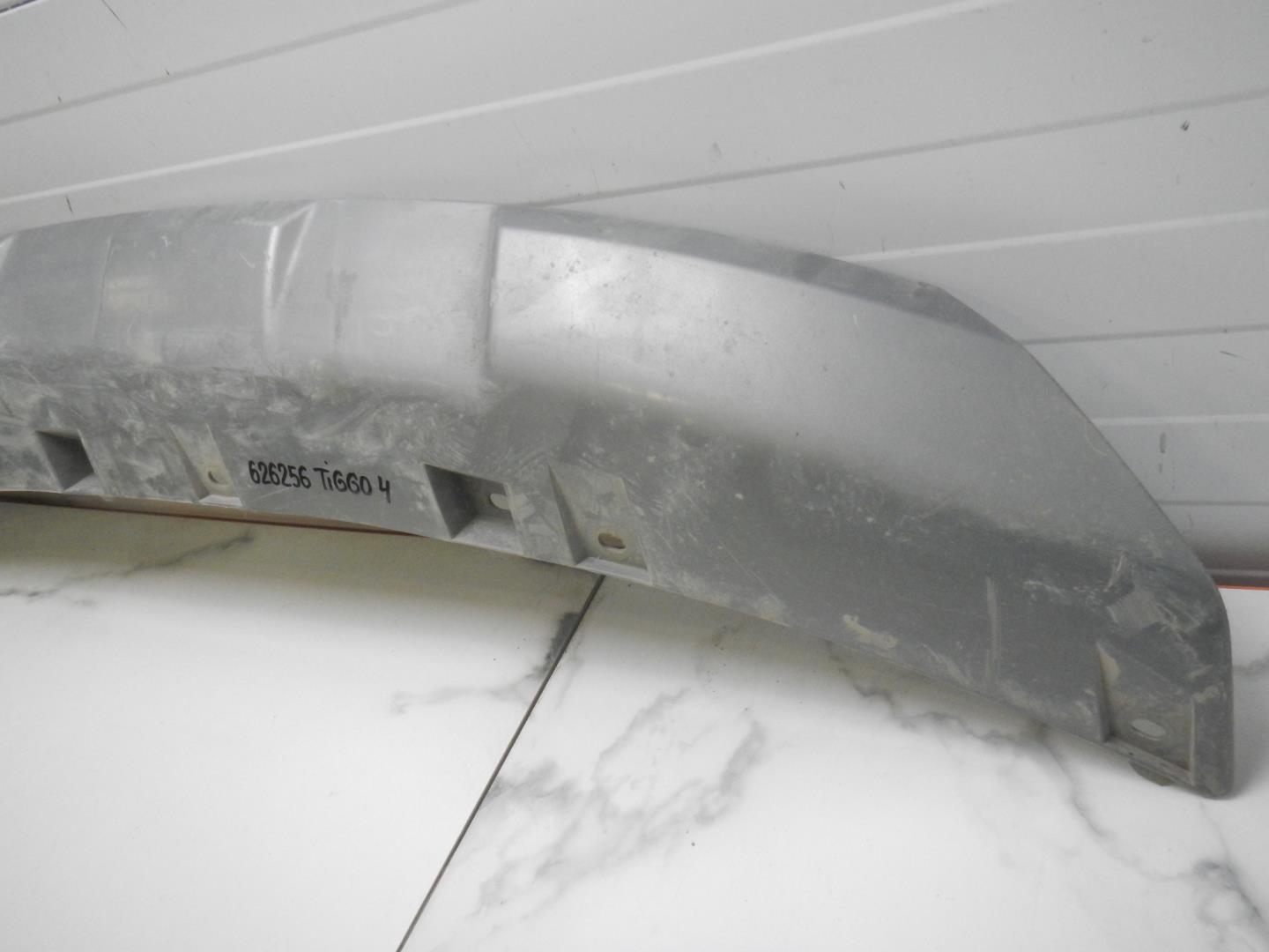 Накладка переднего бампера