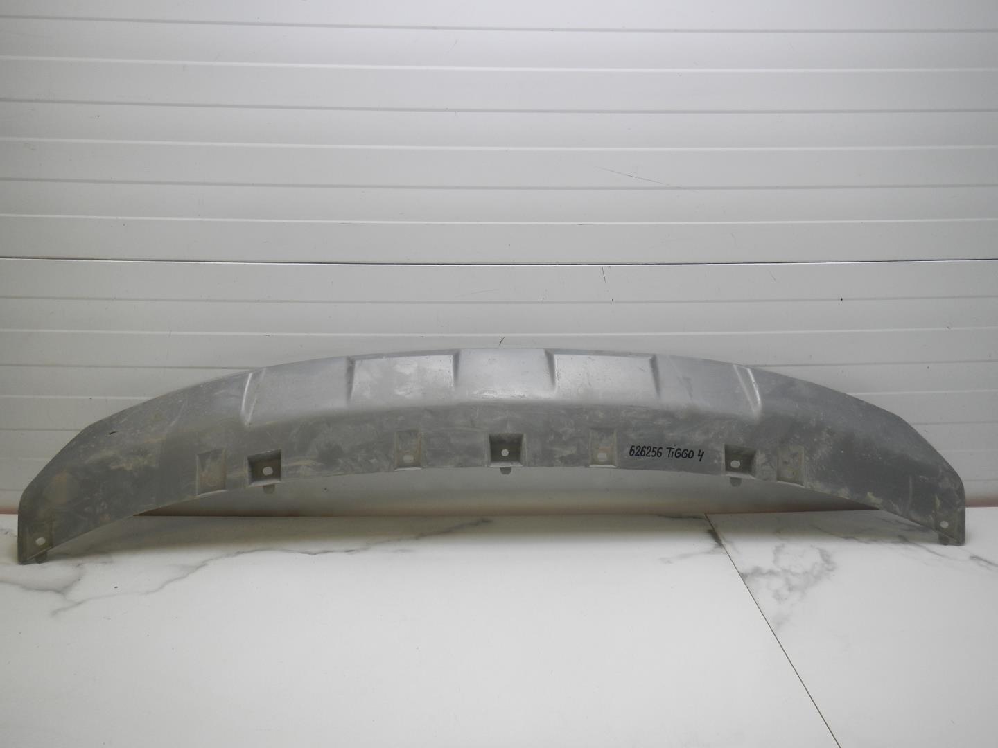 Накладка переднего бампера