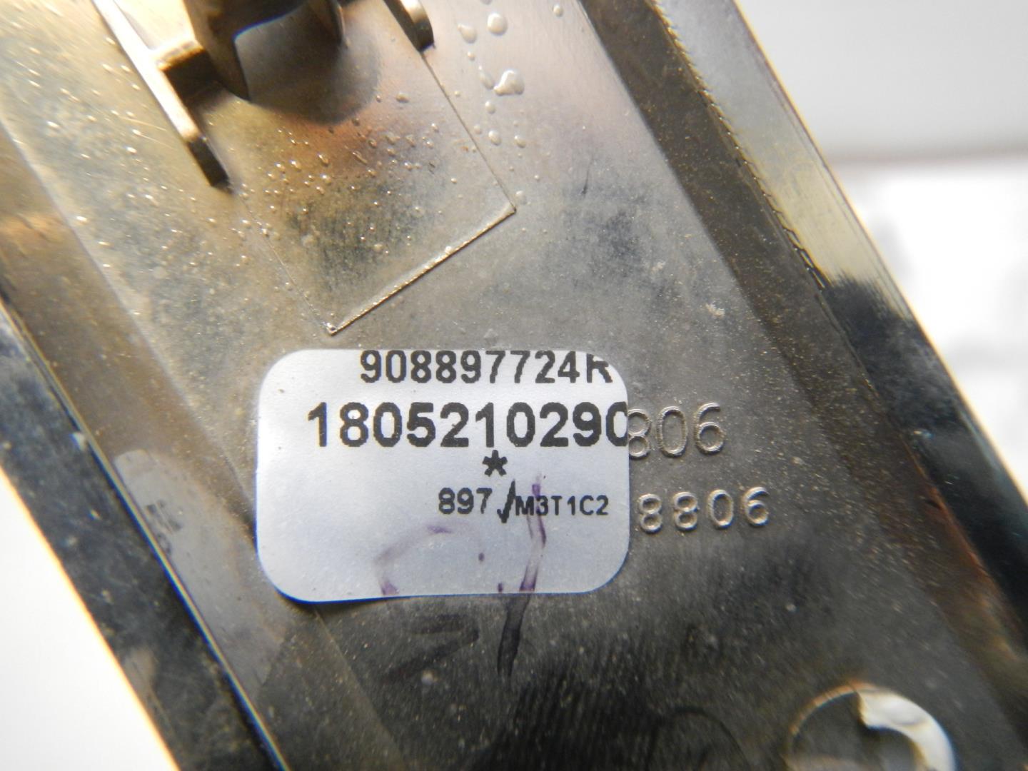 Эмблема на крышку багажника