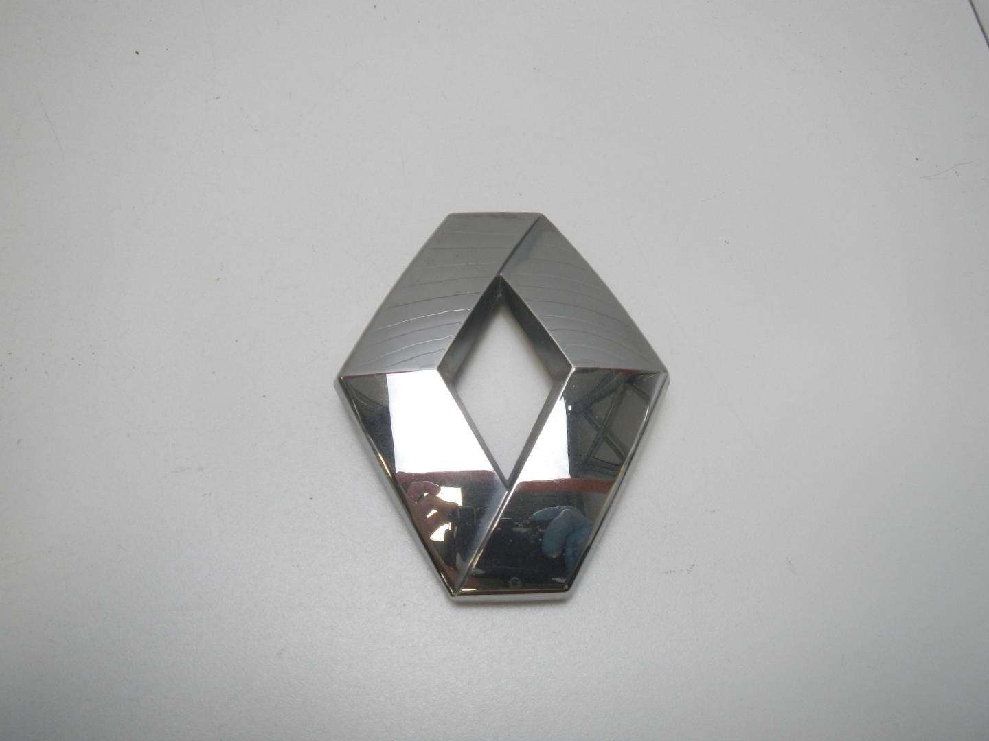 Эмблема на крышку багажника