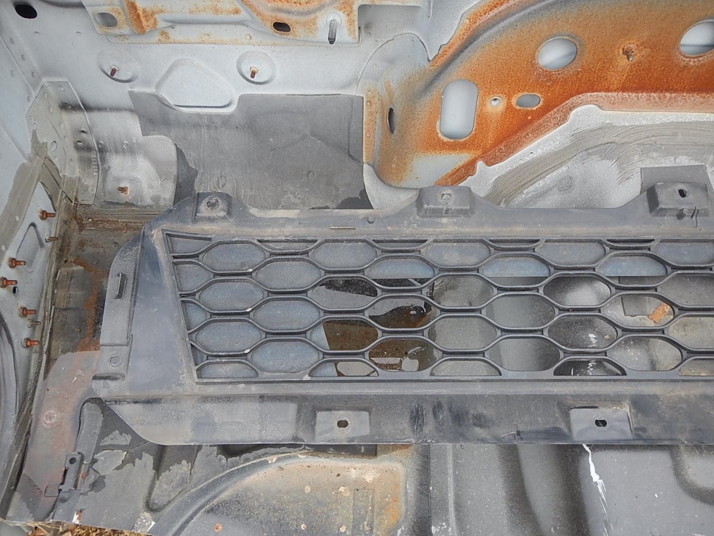 Решетка в бампер центральная