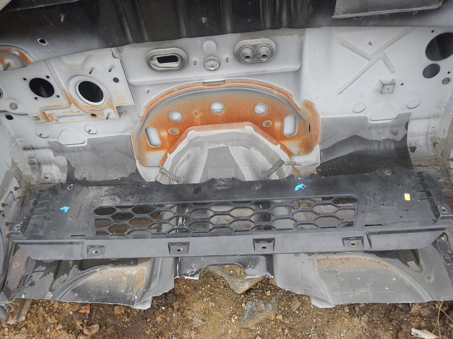 Решетка в бампер центральная