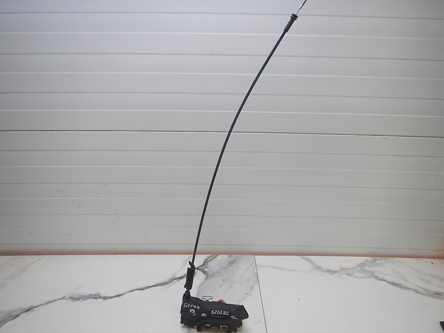 Замок двери передней левой