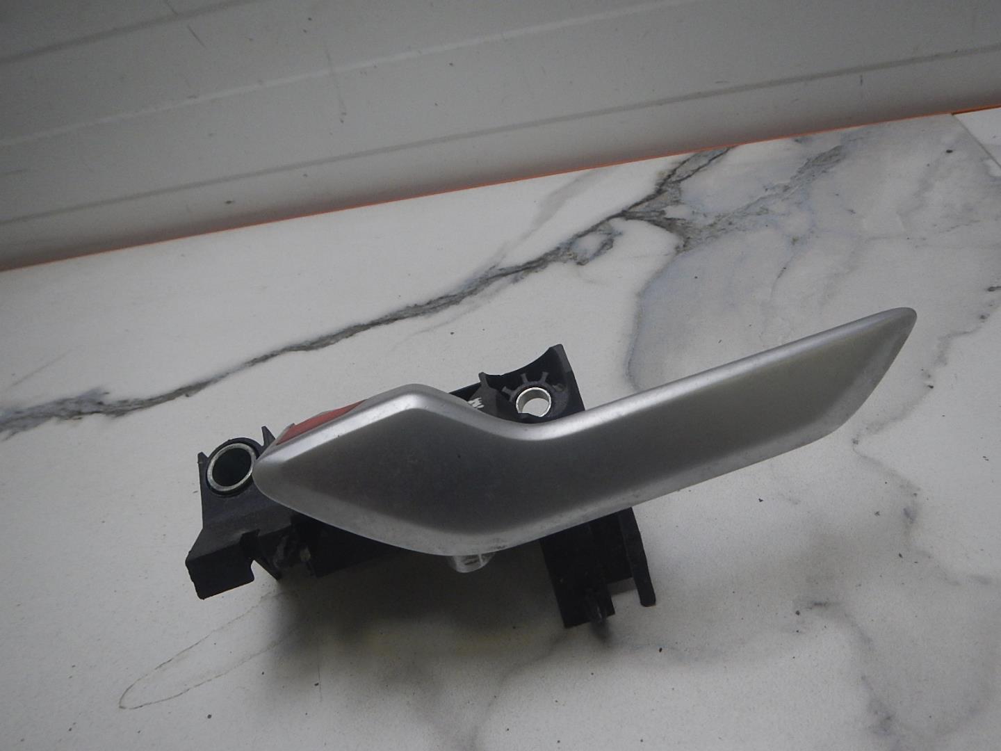 Ручка двери внутренняя левая