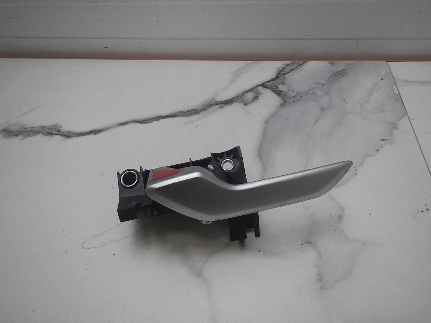 Ручка двери внутренняя левая