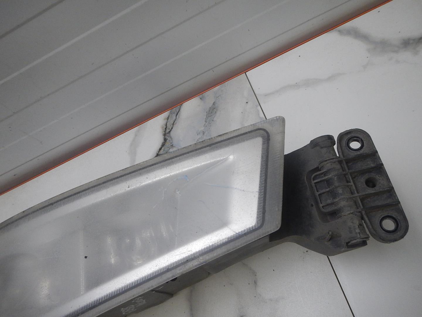 Фара противотуманная левая