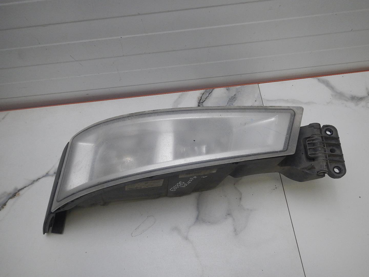 Фара противотуманная левая