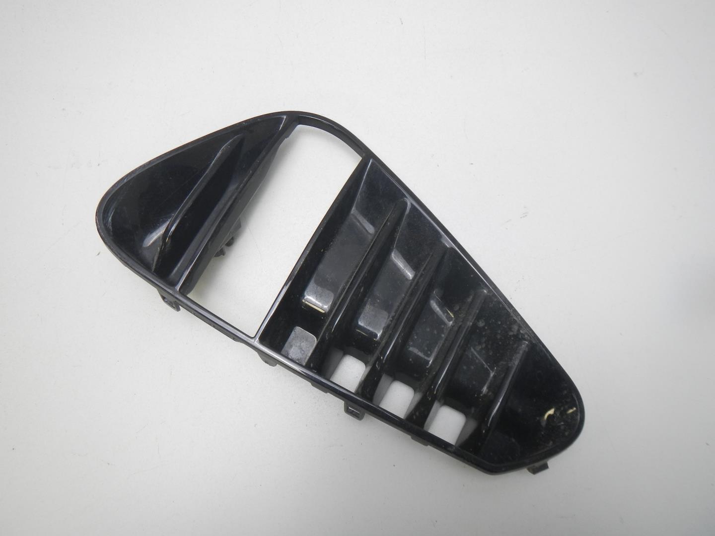 Решетка в бампер правая