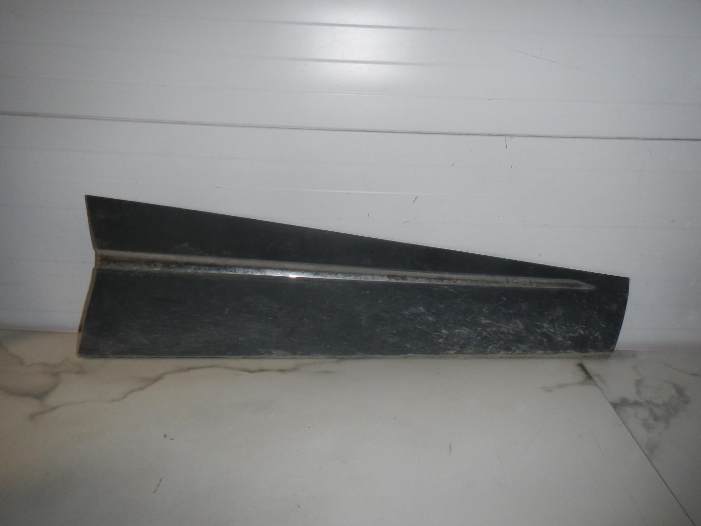 Молдинг передней правой двери