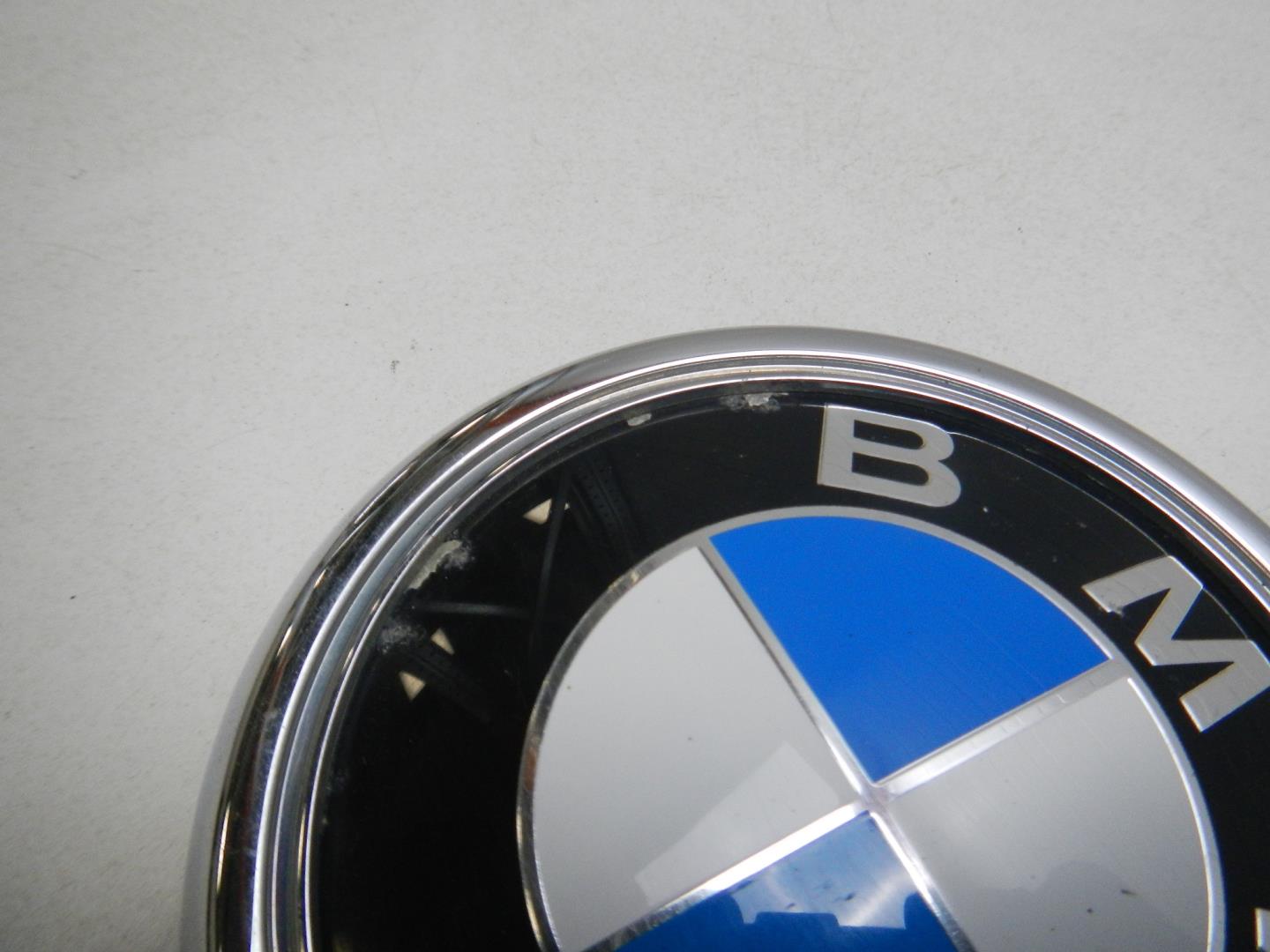 Эмблема на крышку багажника