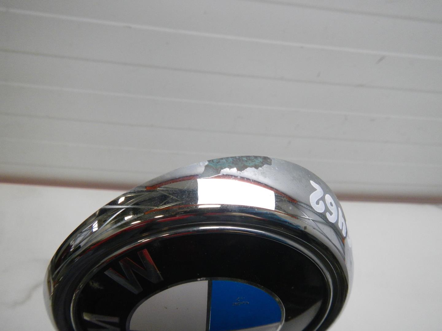 Эмблема на крышку багажника