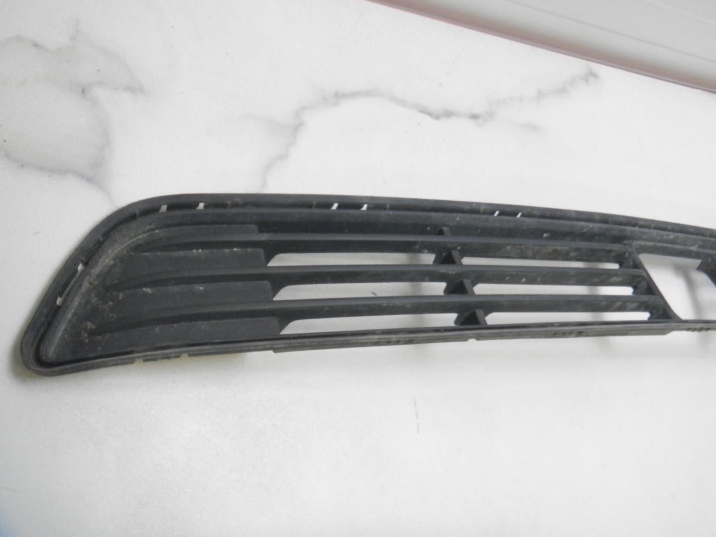 Решетка в бампер центральная