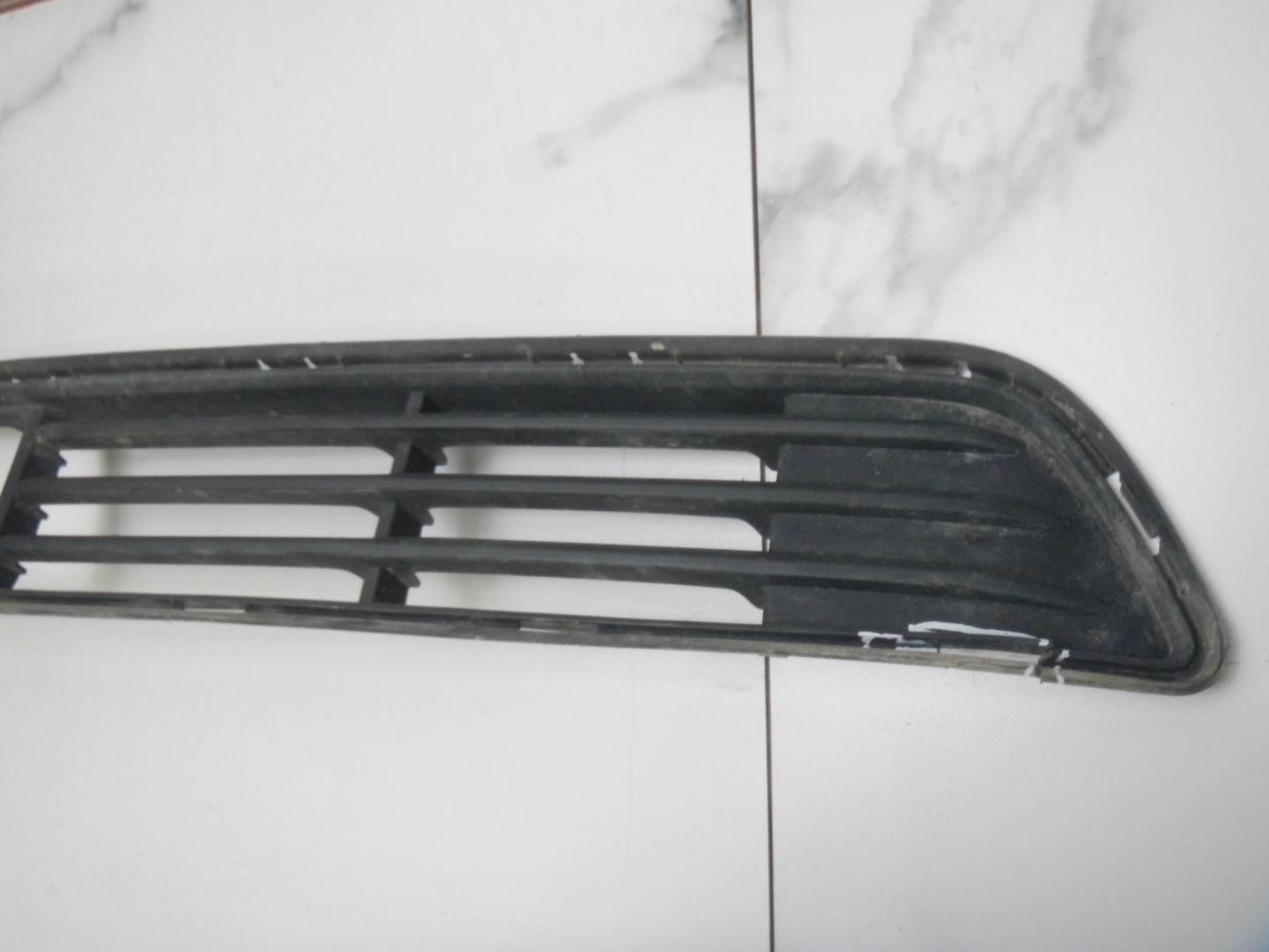 Решетка в бампер центральная