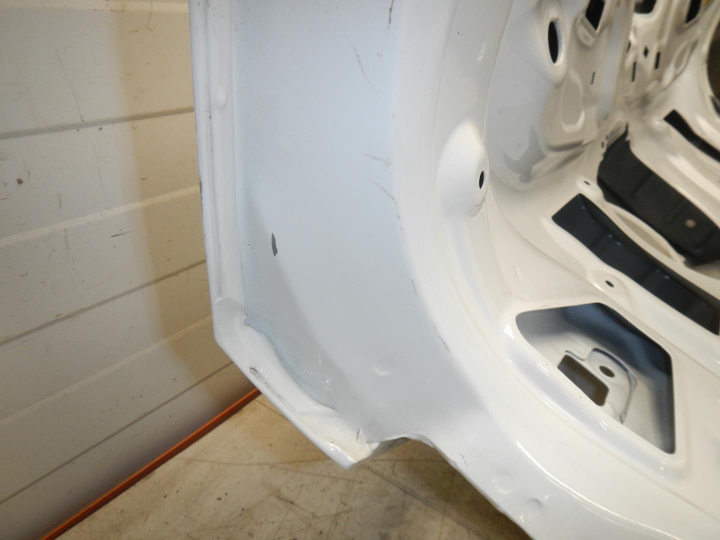 Дверь багажника