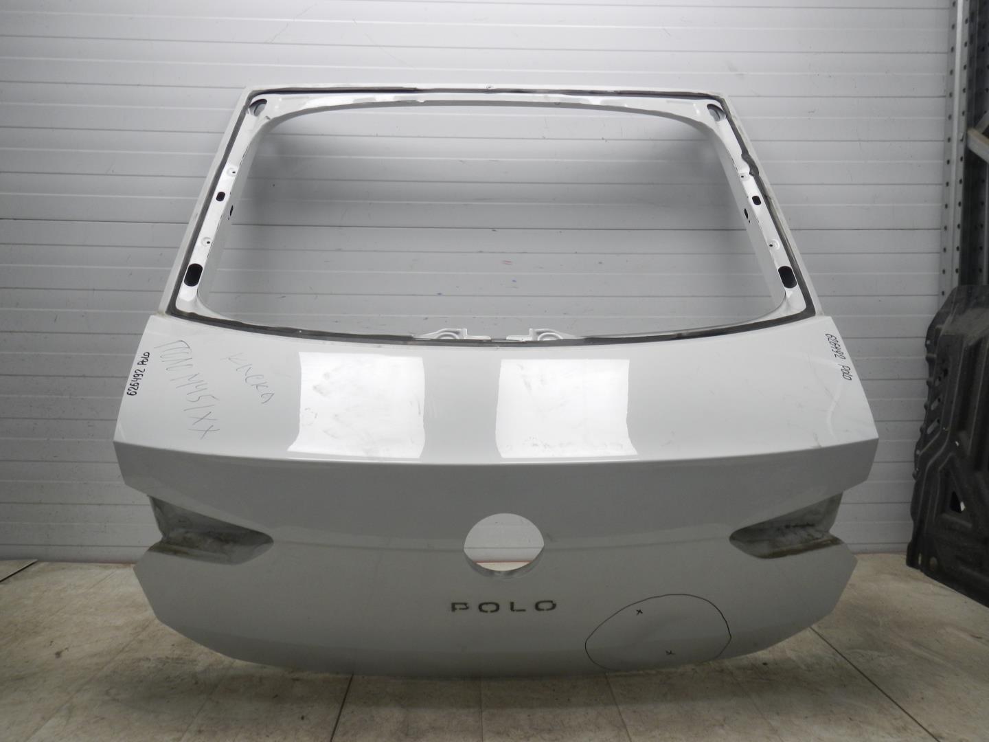 Дверь багажника